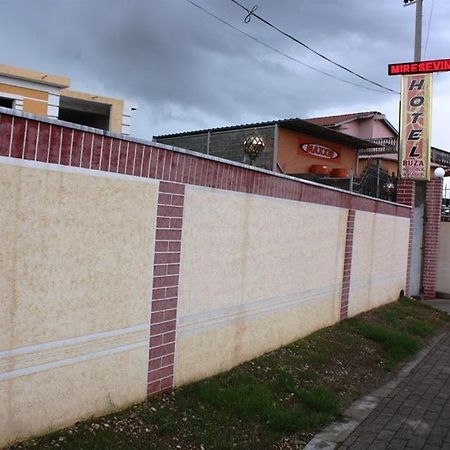 Hotel Buza New Shtoj エクステリア 写真